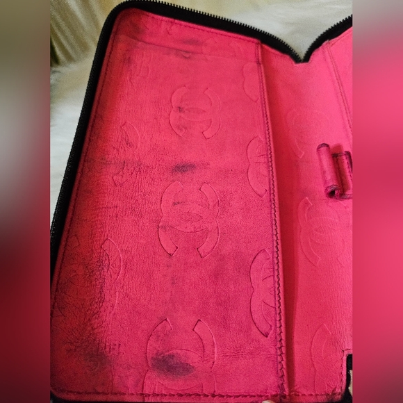 ❌SOLD❌ 🖤 Chanel Cambon Zippy 🖤 - Picture 7 of 15